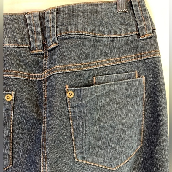 VINTAGE Contrast High Rise Flared Jeans - Picture 4 of 10